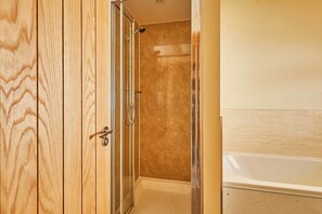 Bathtub, towels, soap, shampoo