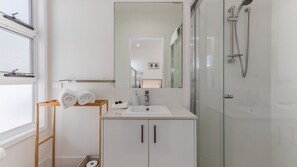Bathtub, toilet paper