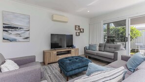 TV, offices - Sea Poppy (Casuarina)
