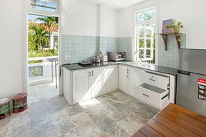 Fridge, microwave, oven, stovetop - Peaceful oasis away from the hustle & the bustle in Hoi An (Thành phố Hội An)