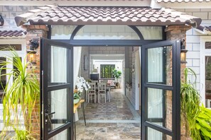 Outdoor dining - Peaceful oasis away from the hustle & the bustle in Hoi An (Thành phố Hội An)