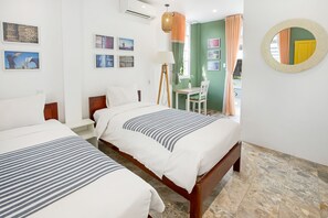 4 Schlafzimmer, Zimmersafe, Schreibtisch, Bügeleisen/Bügelbrett