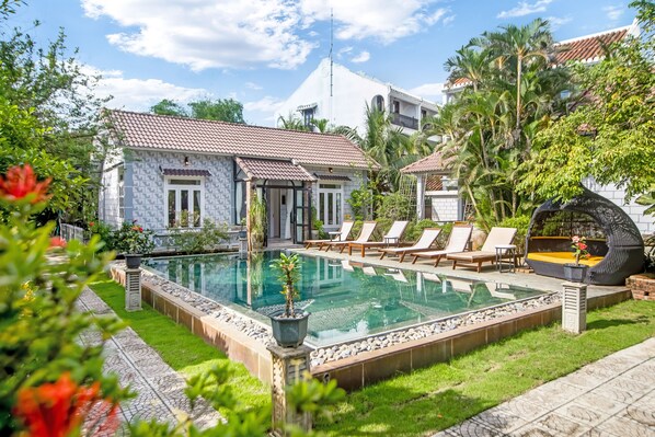 Outdoor pool - Peaceful oasis away from the hustle & the bustle in Hoi An (Thành phố Hội An)
