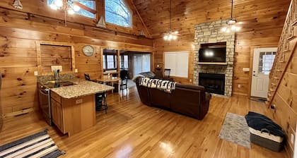 Rustic Escape on Lake Hartwell - Pet Friendly, Kayaks and Paddleboards Provided!