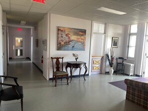 Interior - The Couvent, 403 - chambre Queen + Double (Sainte-Anne-des-Monts)