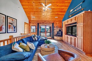 TV, fireplace - Waterfront Log Cabin w/Hot Tub, Kayaks, Firepit, King Beds, & Pets OK (Catawba)