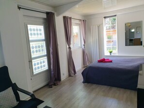 1 soverom, skrivebord, strykejern/-brett og wi-fi (inkludert)