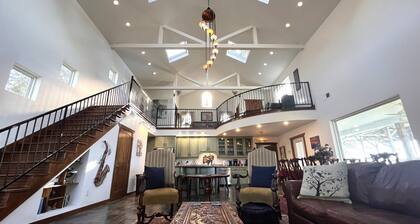 THE COVE! Two houses in a cul-de-sac!