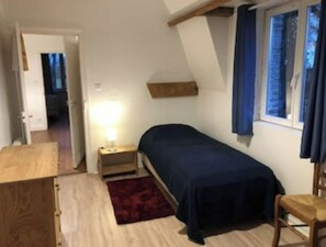 3 bedrooms, iron/ironing board, travel cot, free WiFi