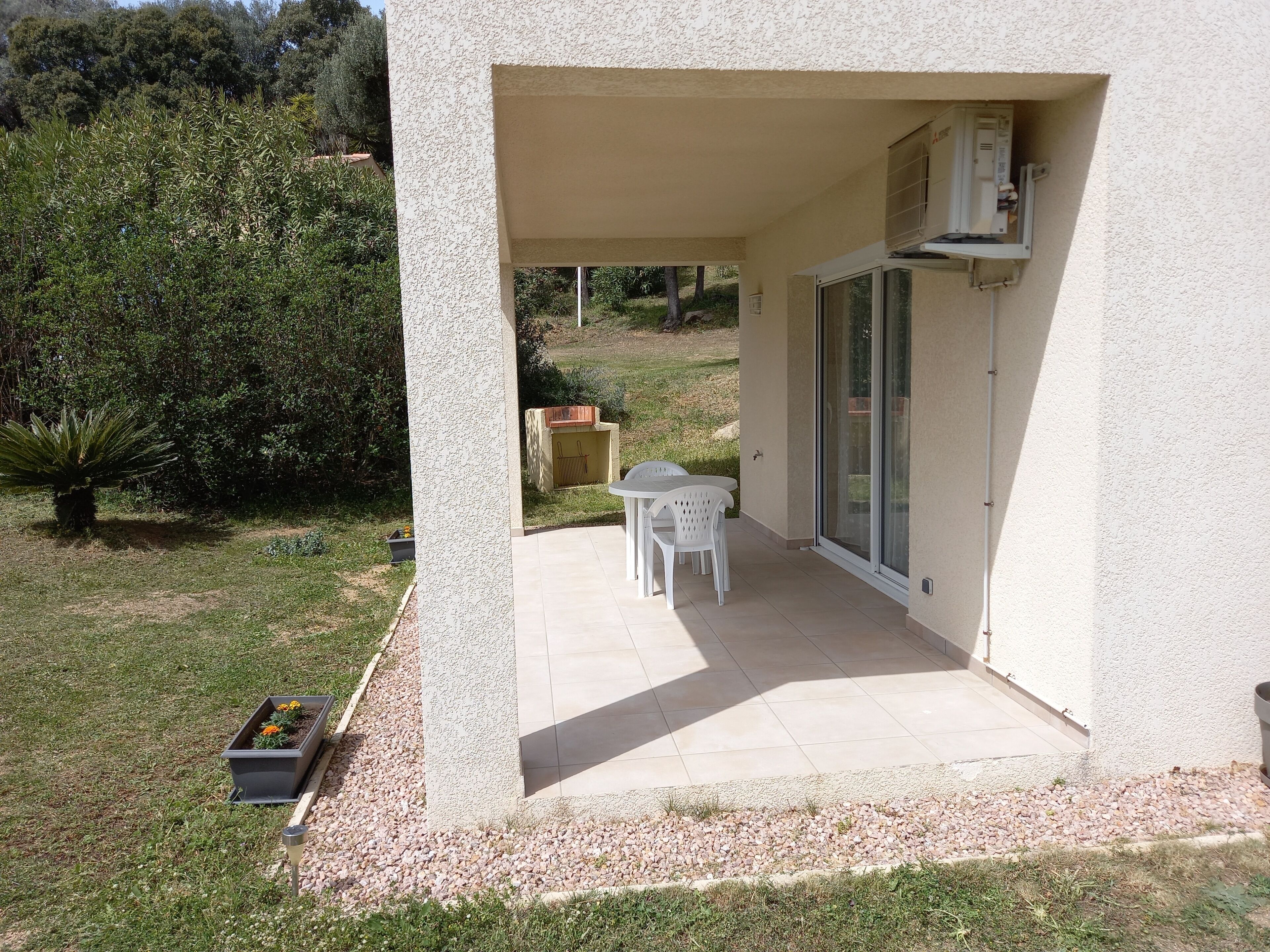 屋外ダイニングエリア