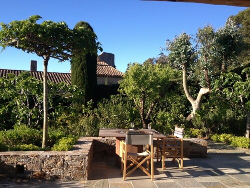 Charming house, 180° sea view, heated swimming pool