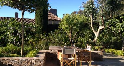 Charming house, 180° sea view, heated swimming pool