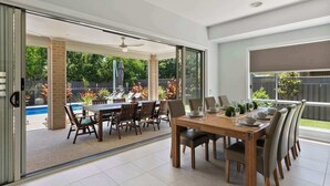 A dining area with a pool view, a ceiling fan, and a sliding glass door. - The Witton Yarrawonga - Spring Offer (Yarrawonga)