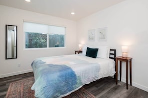3 bedrooms, desk, travel crib, WiFi