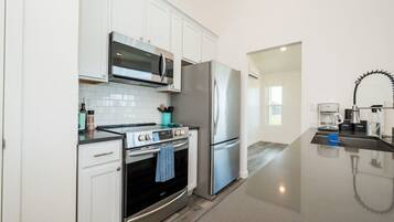 Coffee/tea maker, fridge, microwave, oven