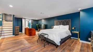 1 bedroom, desk, iron/ironing board, WiFi