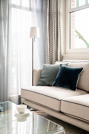 In-room safe, blackout curtains, soundproofing, free WiFi - Clounys Hotel & Restaurant (Hamburg)