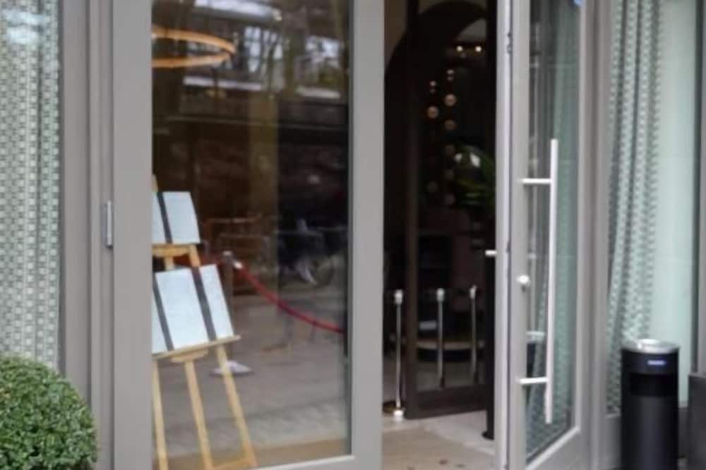 Clounys Hotel & Restaurant
