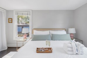 3 bedrooms, iron/ironing board, free Internet