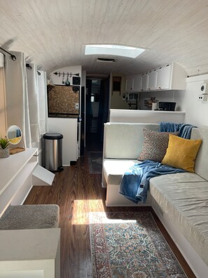 تلفزيون ذكي، كُتُب، مكتبة فيديو