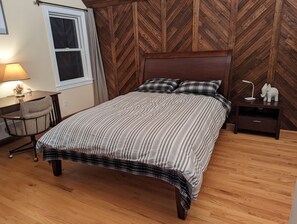 3 makuuhuonetta, työpöytä, silitysrauta/-lauta, ilmainen Wi-Fi