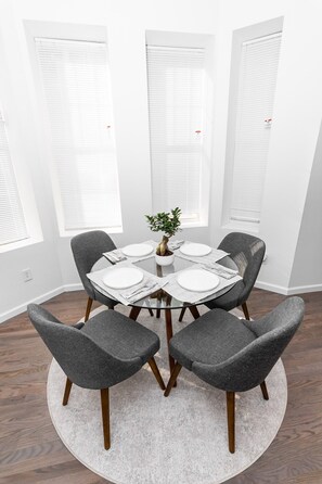 Dining - Gorgeous,  2- bedroom apartment walking distance to GWB! (Fort Lee)