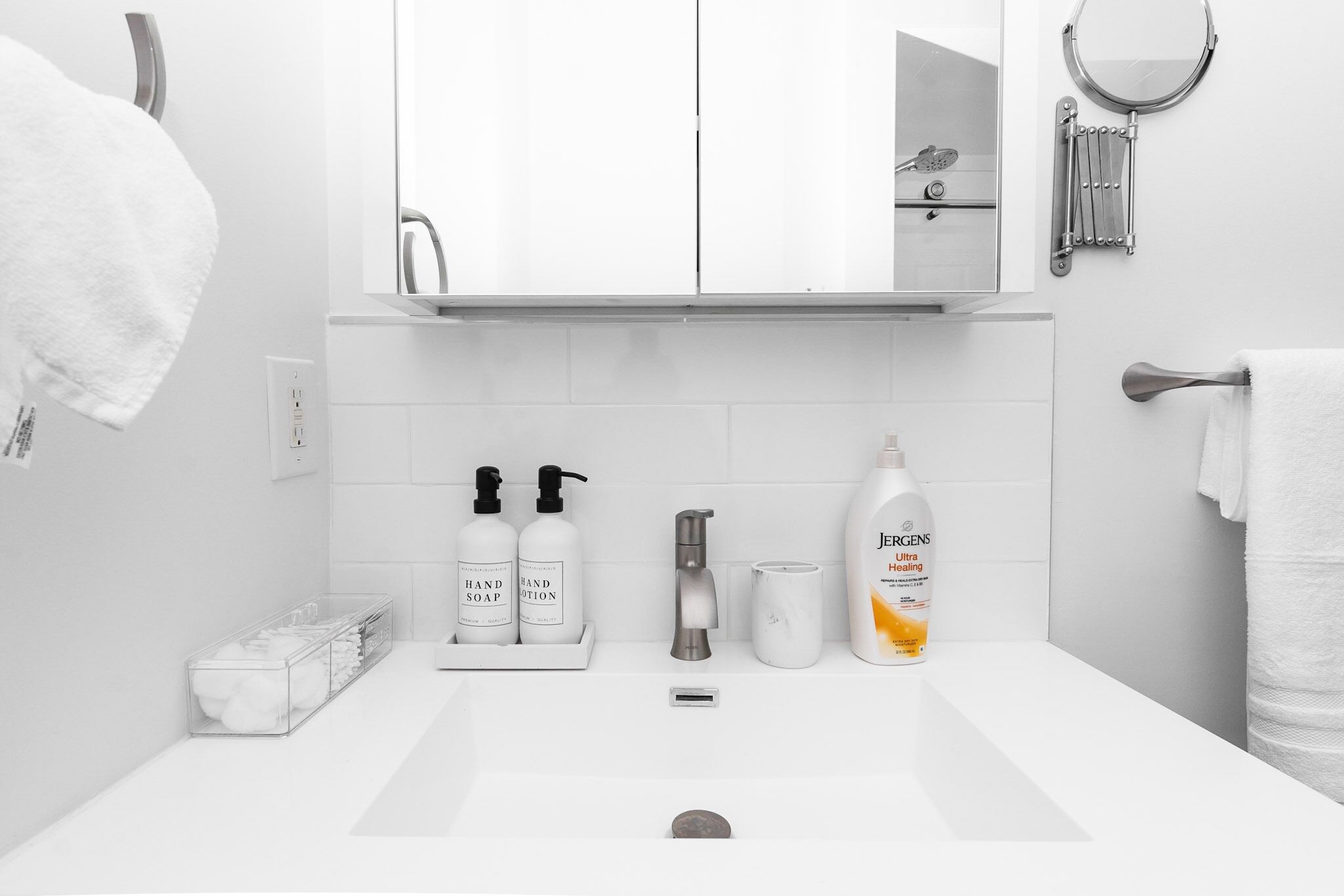 Asciugacapelli, asciugamani, sapone, shampoo