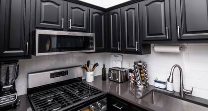 Gorgeous, 2- bedroom apartment walking distance to GWB!