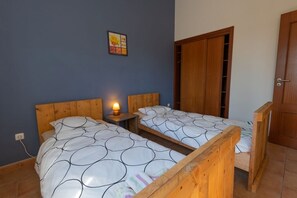 2 bedrooms, travel crib, free WiFi, bed sheets