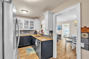 Casa, 2 habitaciones | Cocina privada | Frigorífico, cafetera o tetera y tostadora
