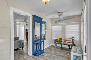 Living area - Shady Mango 2 Bedroom Home by RedAwning (Anna Maria)