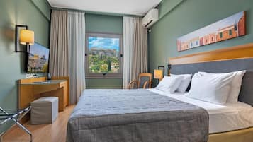 1 habitación, caja de seguridad en la habitación y escritorio