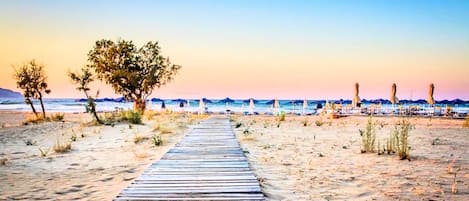 Beach nearby, sun loungers, beach towels