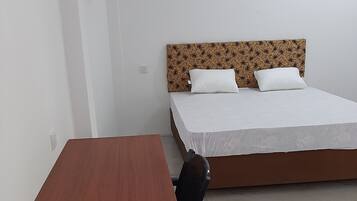 3 多间卧室、办公桌、WiFi、床单