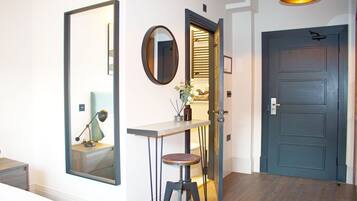 標準客房 | 低過敏寢具、客房內保險箱、書桌、筆電工作空間