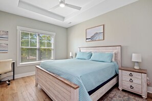 3 bedrooms, travel cot, Internet, bed sheets - Coastal Paws: Lovely, Peaceful Coastal Home with Golf Cart (Oak Island)