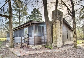 Exterior - Cozy Cabin w/ Hot Tub & Wi-Fi (Mendenhall)