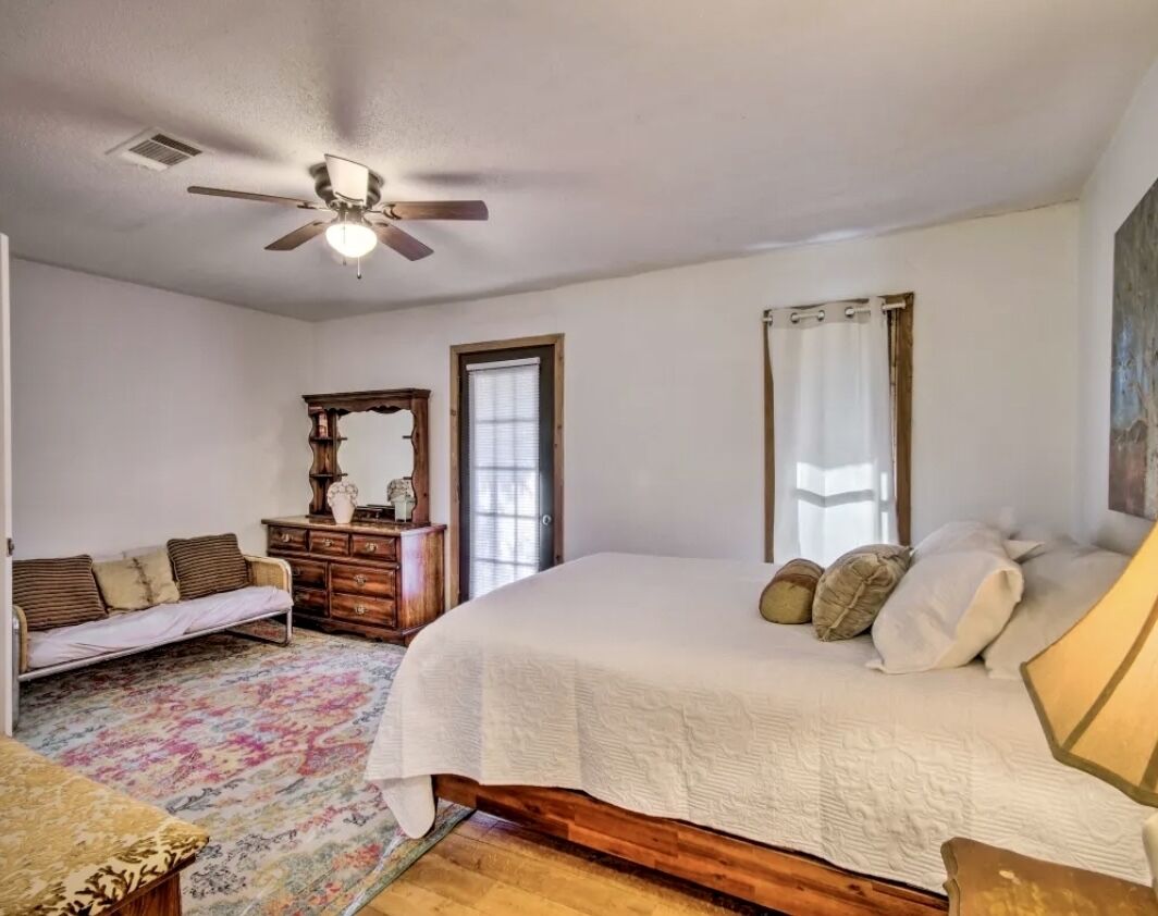 3 camere, una scrivania, ferro/asse da stiro, Wi-Fi gratuito