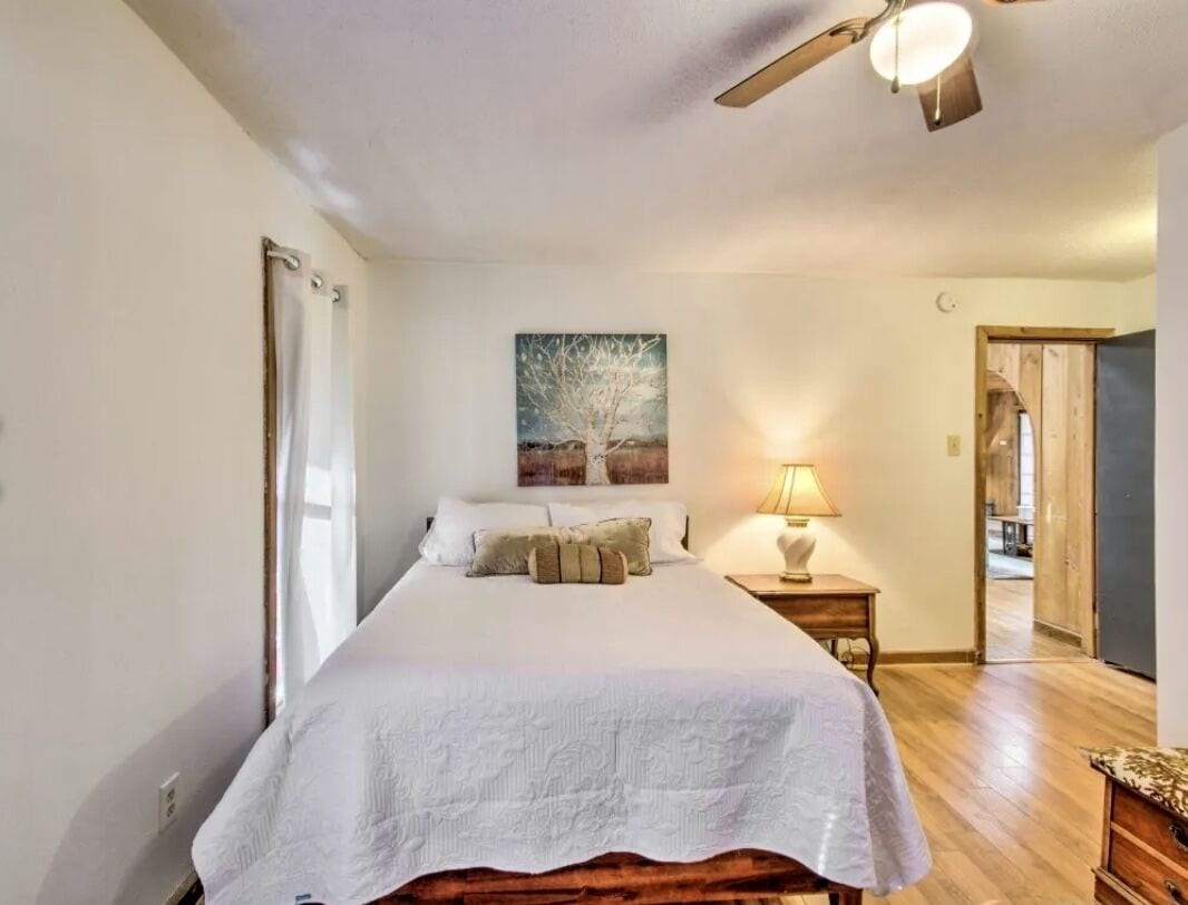 3 bedrooms, desk, iron/ironing board, free WiFi