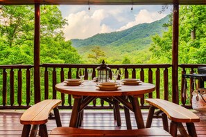 Outdoor dining - Hygge Chalet, Serene Mountain views (sevierville)
