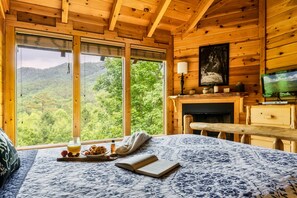 5 bedrooms, iron/ironing board, travel crib, free WiFi