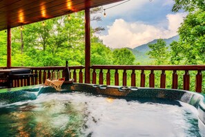 Outdoor spa tub - Hygge Chalet, Serene Mountain views (sevierville)