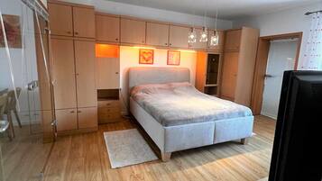 1 makuuhuone, silitysrauta/-lauta, ilmainen Wi-Fi, vuodevaatteet