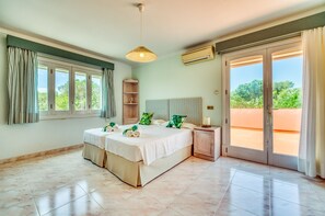 5 chambres, fer et planche à repasser, Wi-Fi gratuit, draps fournis