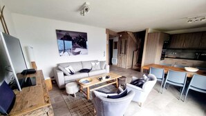 A modern living room with a sofa, armchairs, a coffee table, and a TV. - 100m from ski slopes, 3rd floor, view panoramic, swimming pool, balcony, parking, tv, ski locker (Villard-sur-Doron)