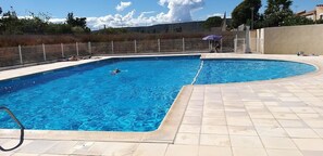 حمّام سباحة خارجي