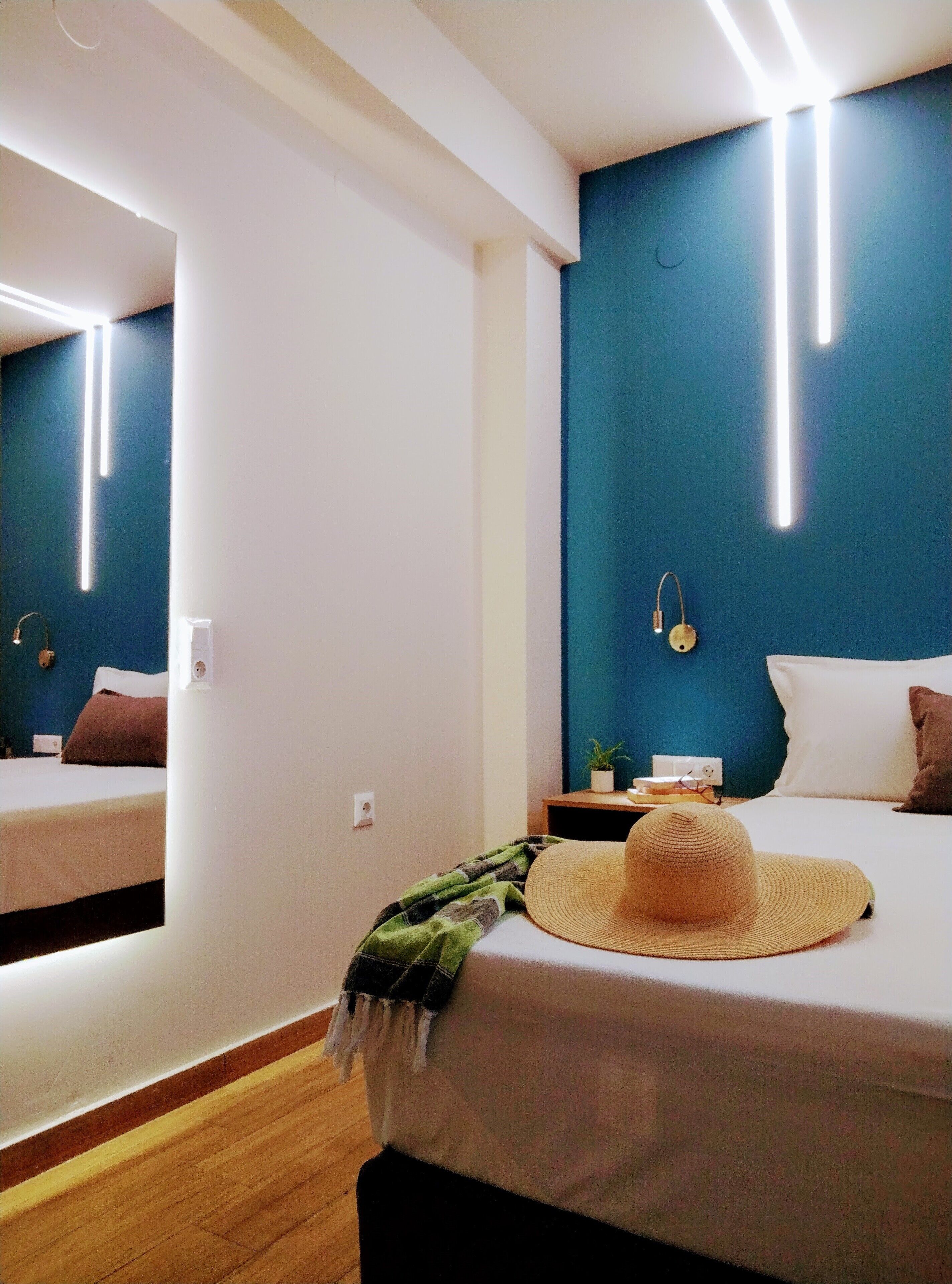 Deluxe Semi- Basement 2-Bedroom Apartment | 手提電腦工作空間、隔音、熨斗/熨衫板、免費 Wi-Fi