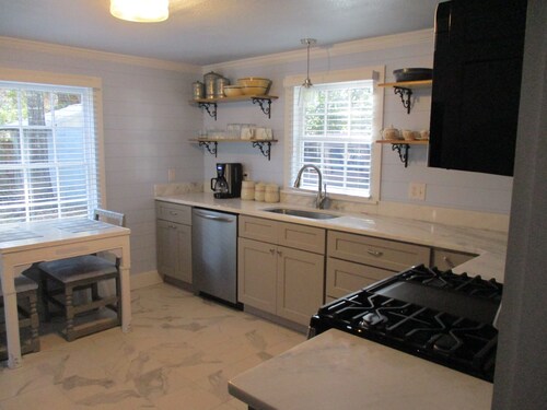 Beautiful vintage cottage remodeled in Old Ocean Springs