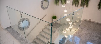 La Luna ⭐⭐⭐⭐⭐ Rustic Deluxe Apartment with Pool & Jacuzzi Bikes and Parking