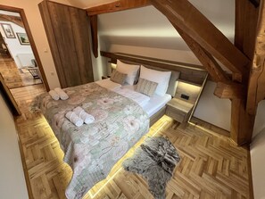 2 bedrooms, in-room safe, desk, soundproofing